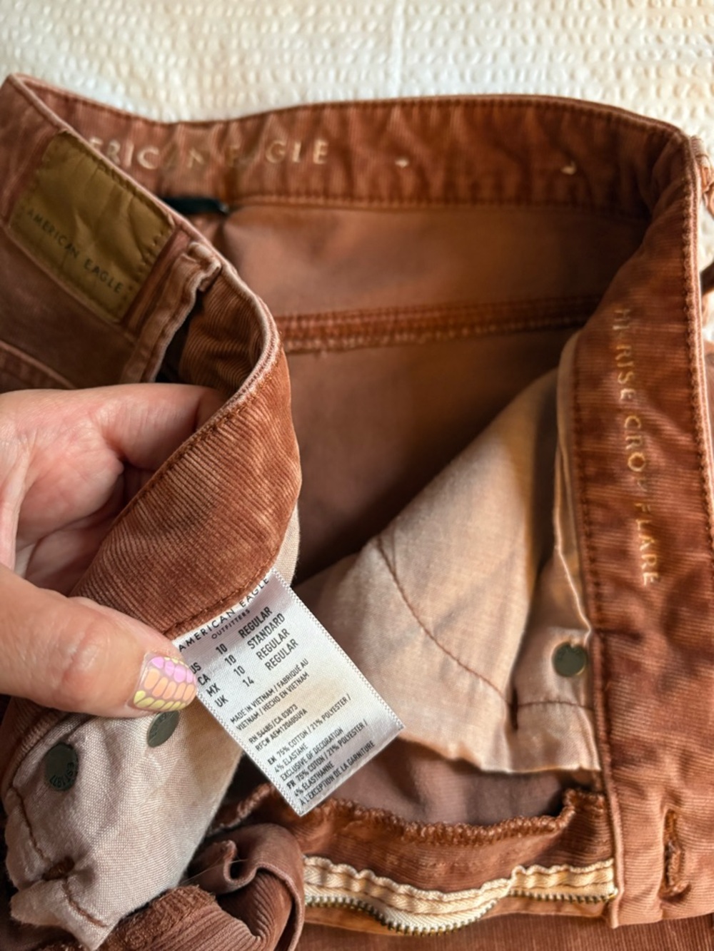 Women’s American Eagle Corduroy Jeans in Rust mauve Classic High-Rise Fit - Picture 2 of 3